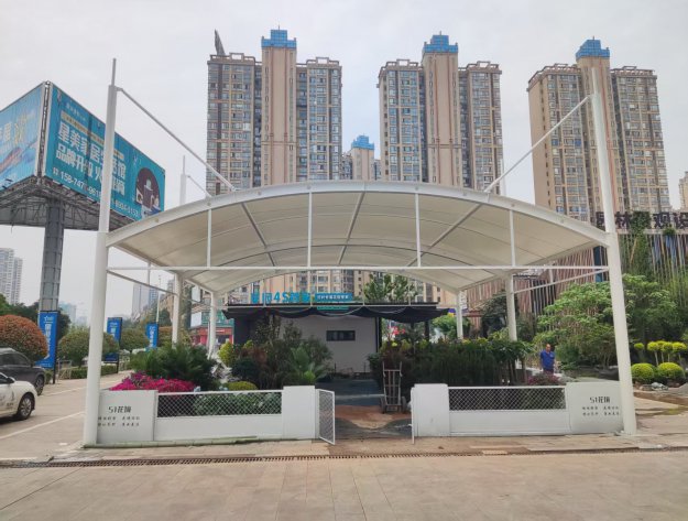 膜結(jié)構(gòu)遮陽(yáng)棚